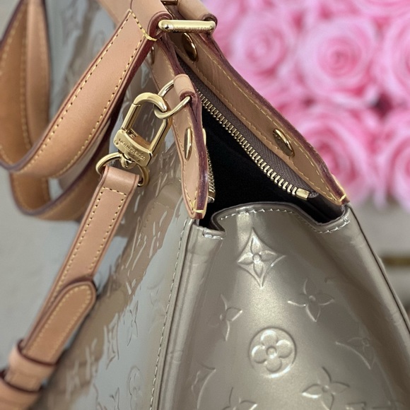 Stunning Louis Viutton Vernis Brea bag in Poudre - Picture 13 of 14